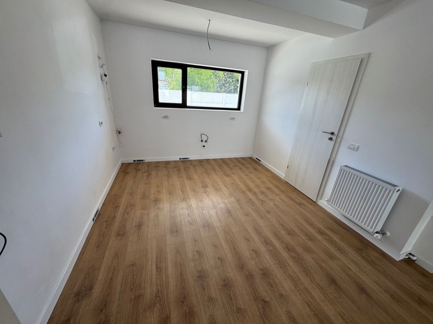 Vile 4 camere Tunari, Zona f buna, asfalt - Poză 8