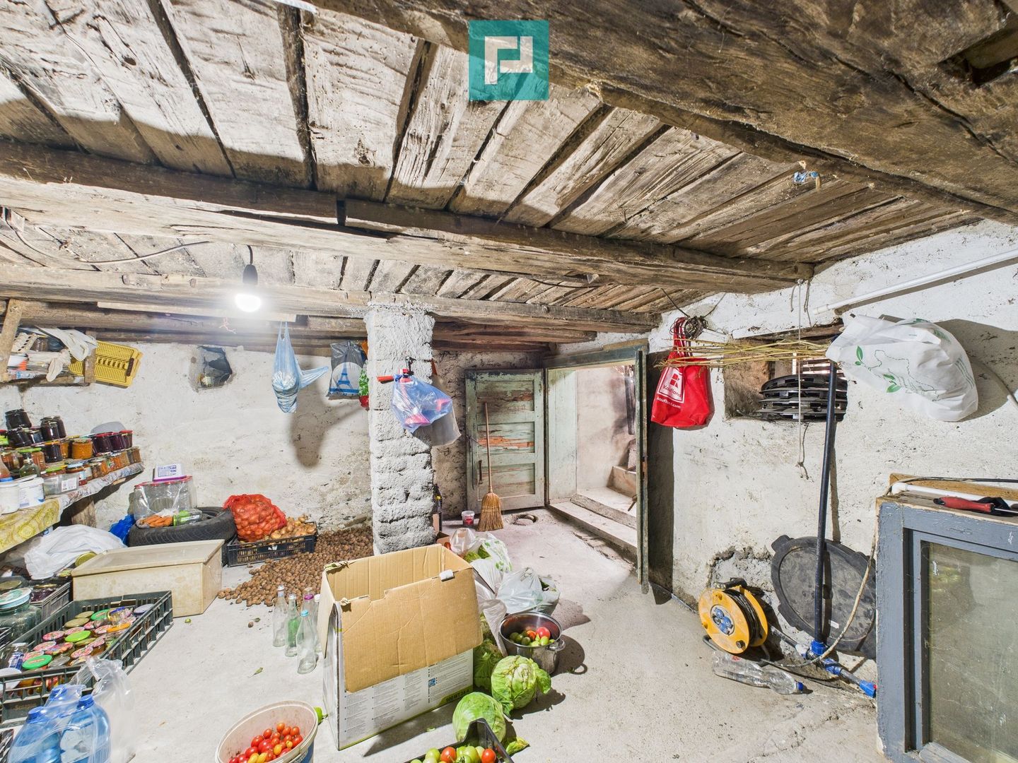 Casă renovată în localitatea Lazuri, Arad - Poză 19