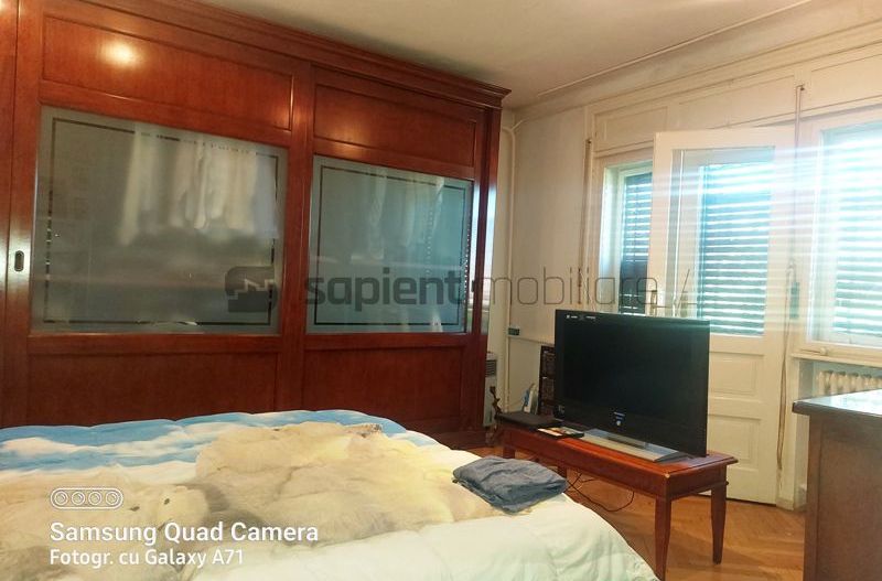 Casa cu 6 camere str.E Teodoroiu - Poză 4