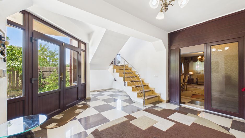 Vilă 10 camere + spațiu comercial | teren 1.300 mp | Otopeni 23 August - Poză 6