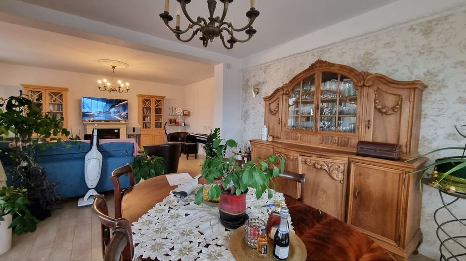 Casă , Vilă in zona Rezidentială - Poză 2