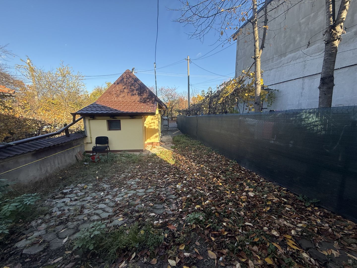 2 corpuri de Casă renovate + teren 125 mp Campina - Poză 28