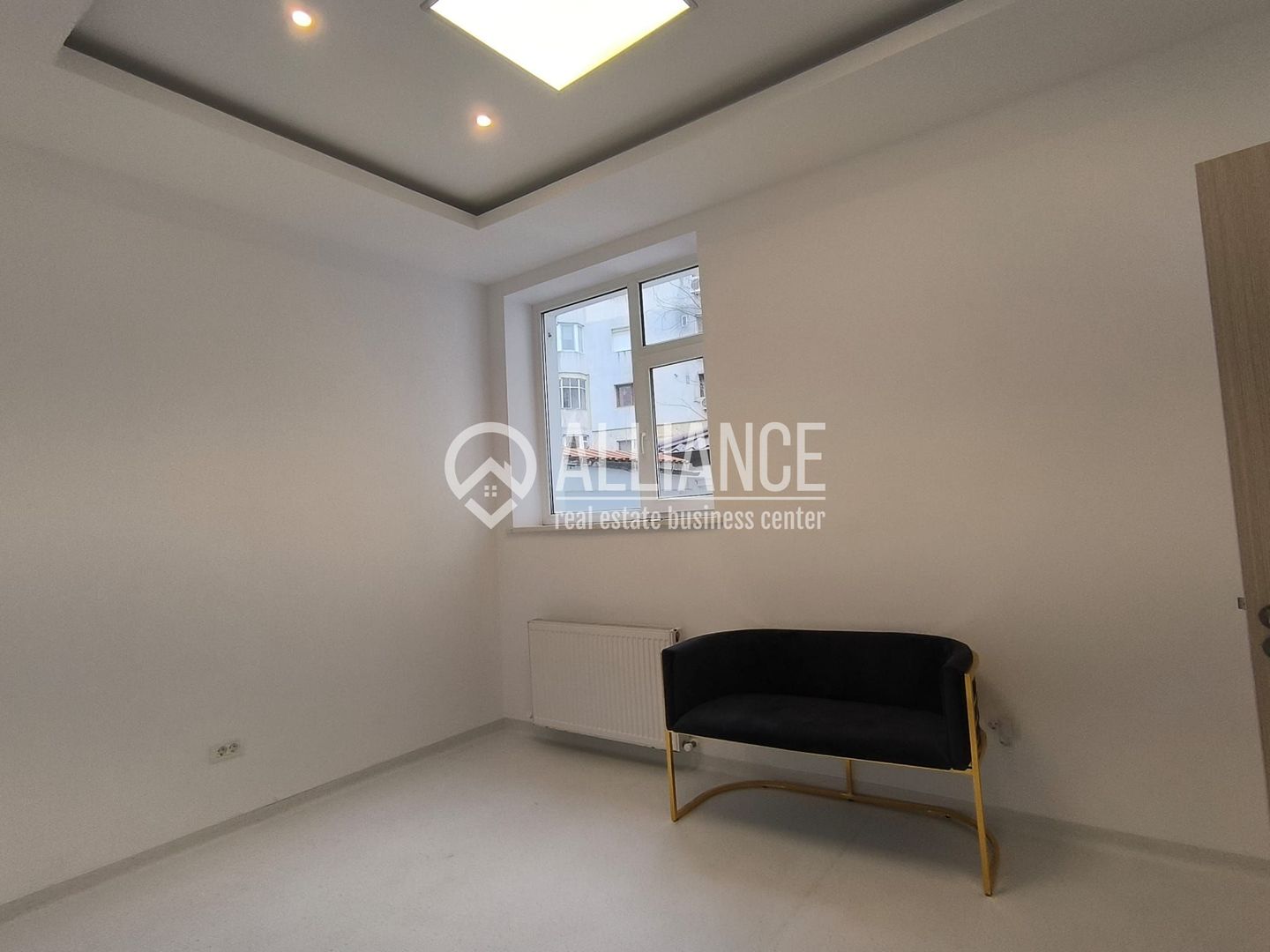 CAPITOL - Bdul Mamaia parter de vila stradal! - Poză 11