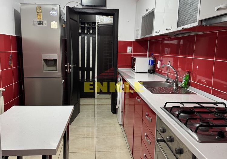 ÎNCHIRIEZ APARTAMENT CU 3 CAMERE – ZONA PIAȚA MARE - Poză 5
