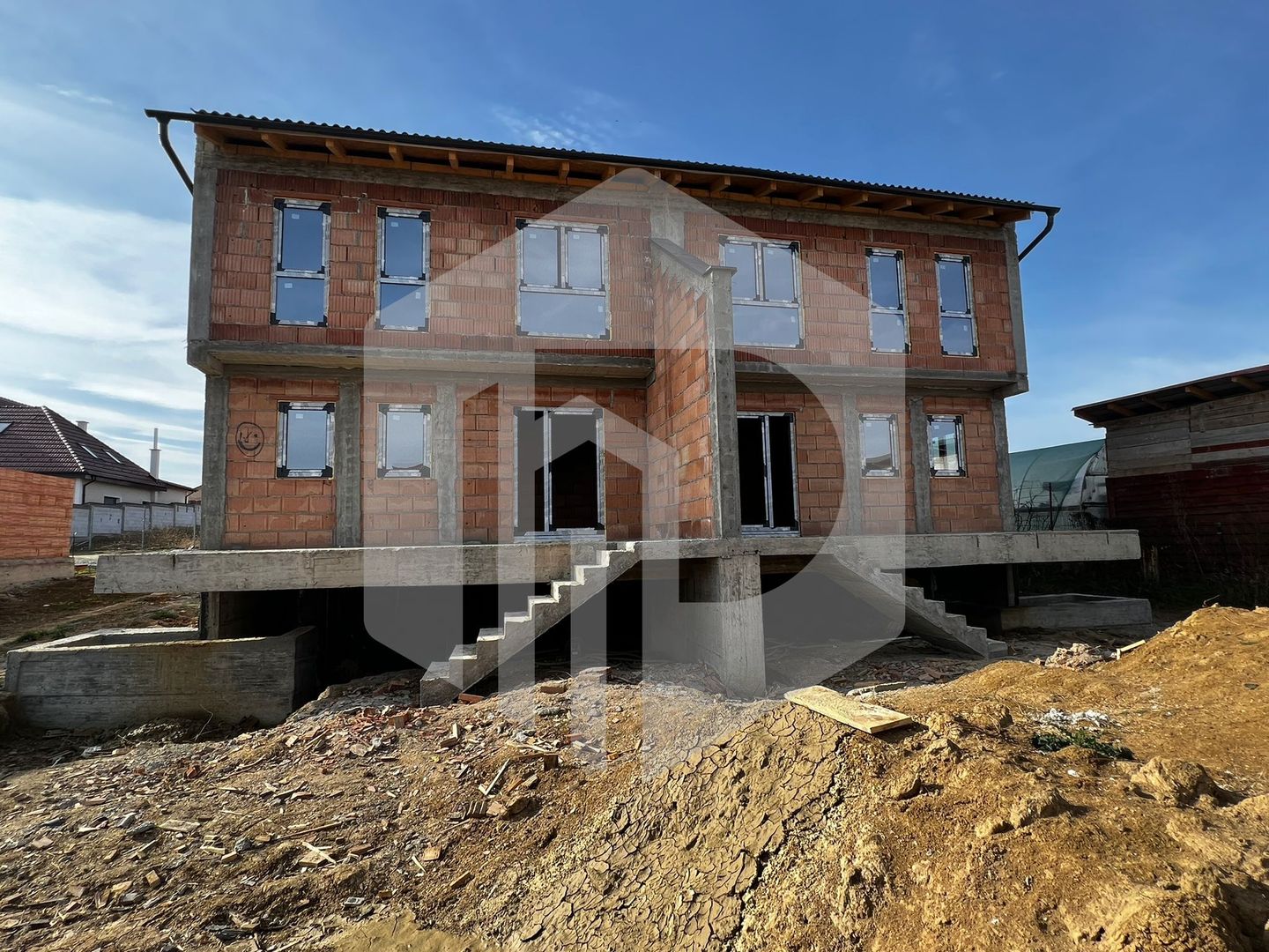 Calea Cisnadiei / Teren 250 mp + 140 mpu + Pivnita + 3 dormitoare - Poză 1