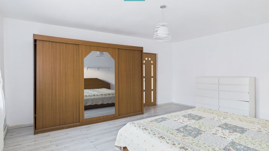 Casă spațioasă cu 4 camere în Vladimirescu - Poză 11