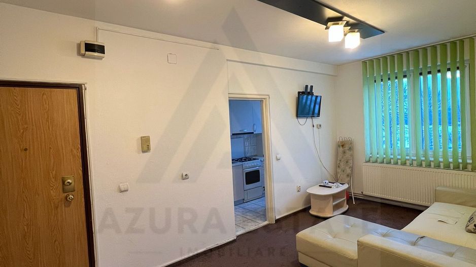 Apartament 2 camere bucatarie inchisa etaj 1 baie cu geam in Strand - Poză 1