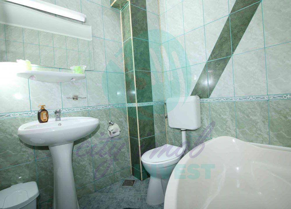 Vila cu 24 de camere cu priveliste superba ideal investitie in PREDEAL - Poză 14