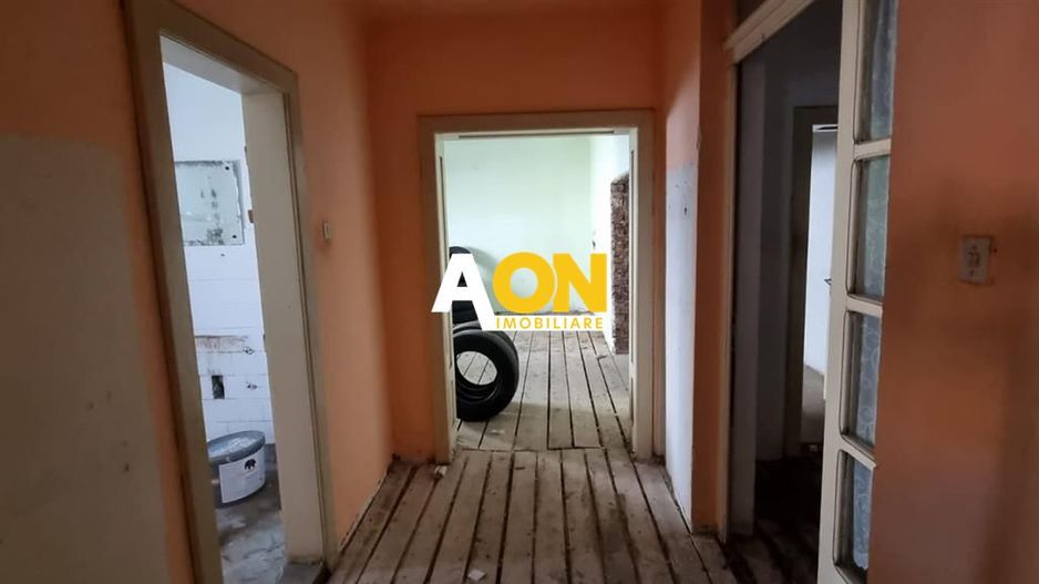 Casa demolabila in zona Cetatii Alba Carolina, cu 947 mp teren - Poză 9