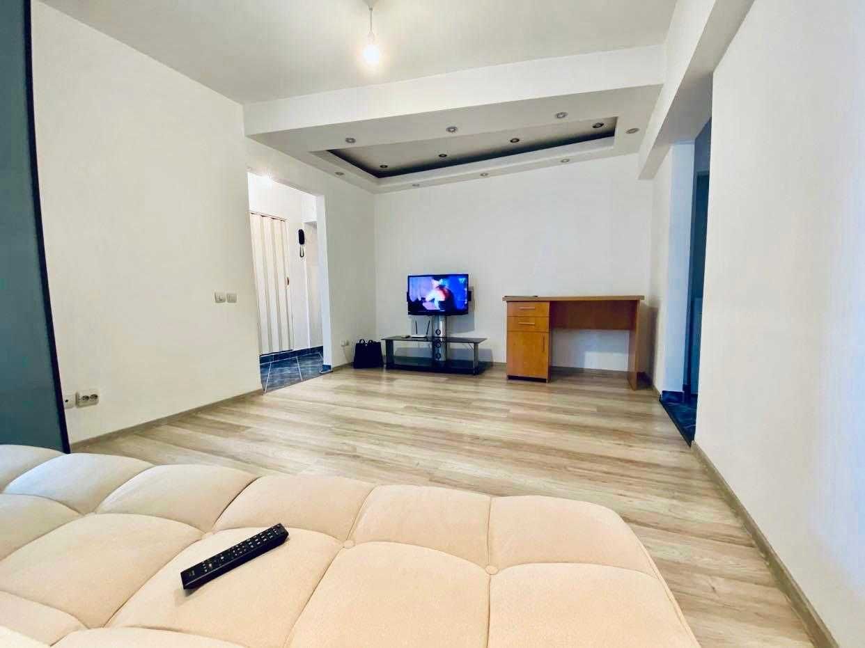 Apartament 2 camere metrou - Poză 1