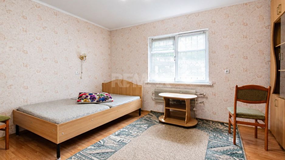 Nu este doar o vilă. Este refugiul tău verde cu 38 ari și pădurice proprie! - Poză 17