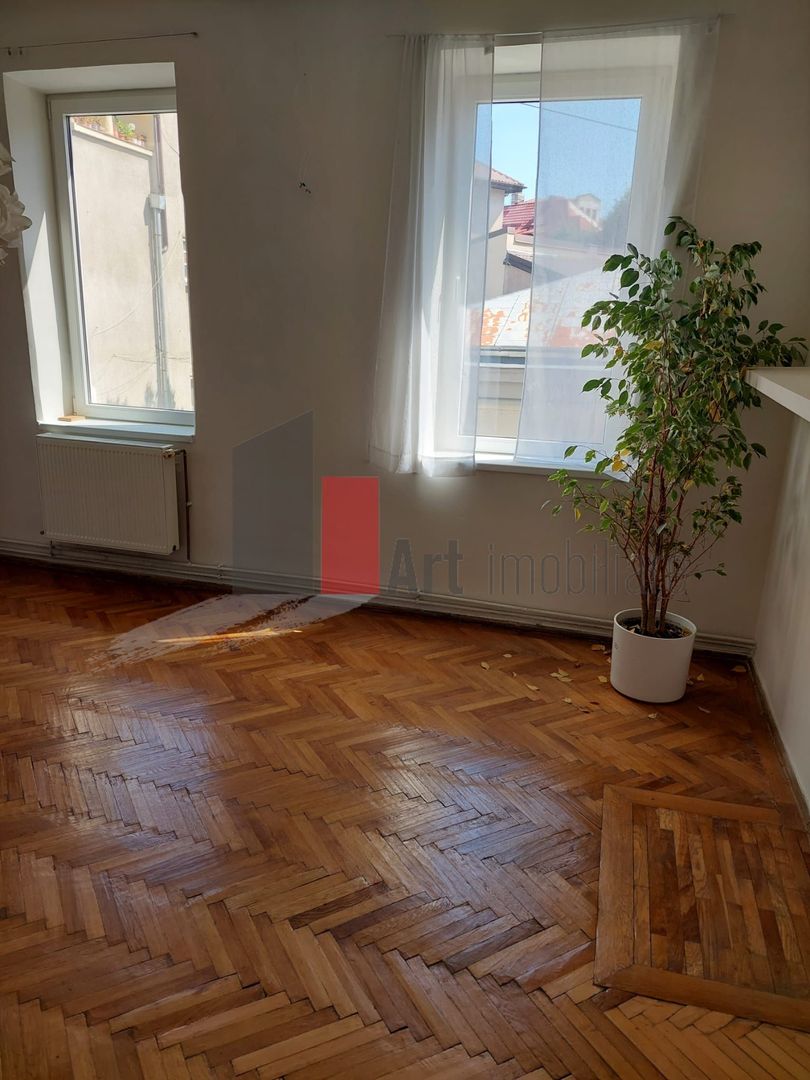 Apartamentul "MONARKI", et. 1 in vila, singur pe etaj, superb - Poză 3
