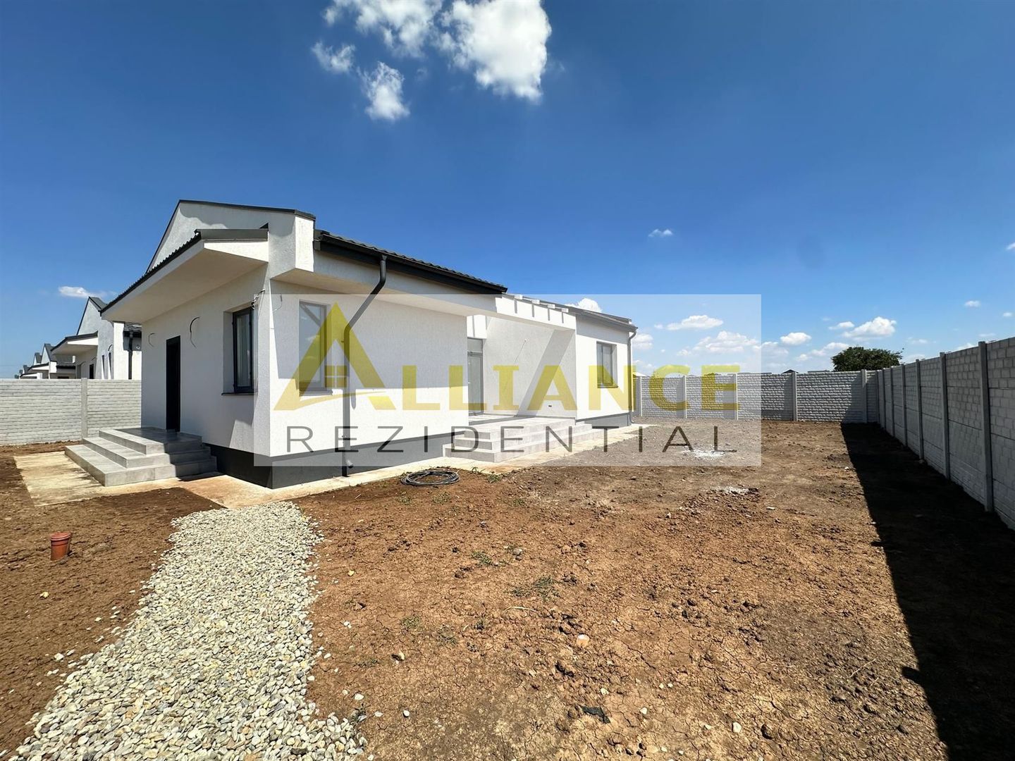 Casa Individuala - Incalzire pardoseala - 4 camere - teren 444mp - Poză 3