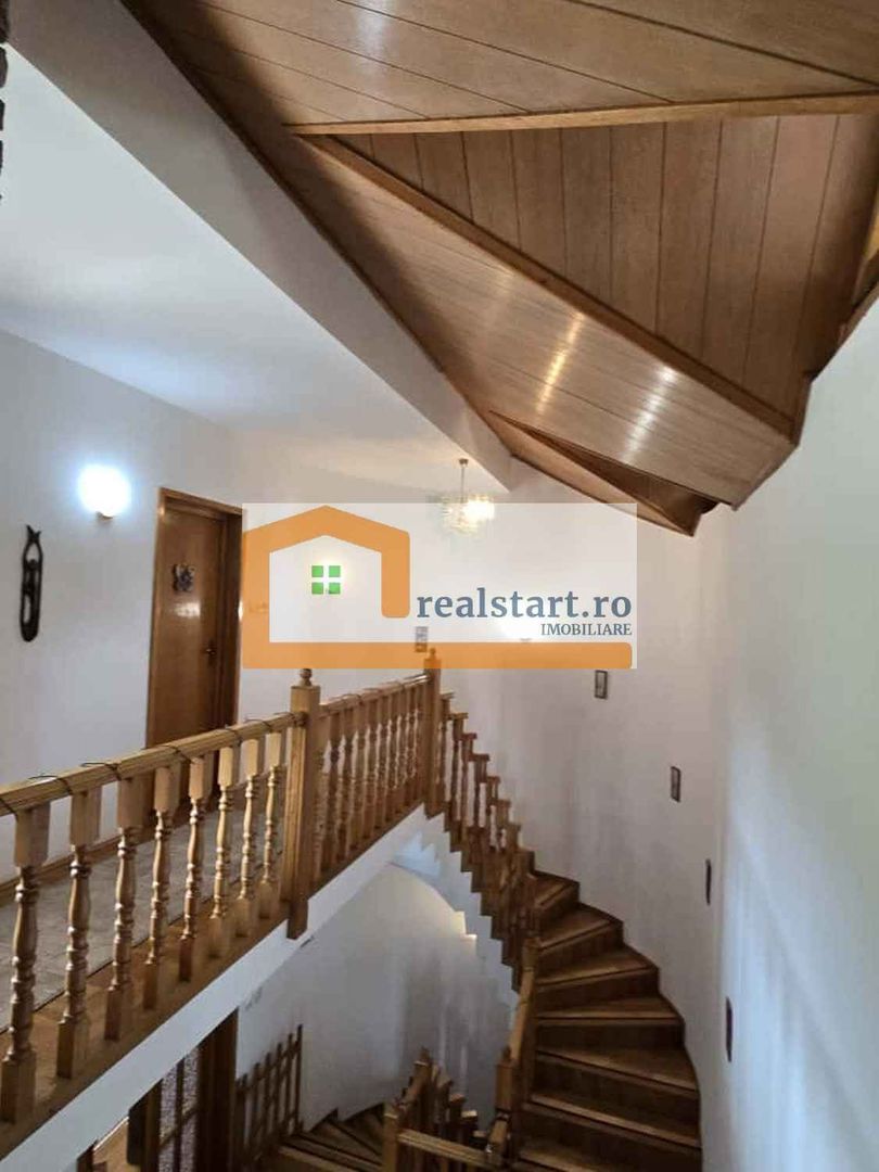 Vedere padure, panouri solare si fotovoltaice, pompa de caldura,  semineu - Poză 28