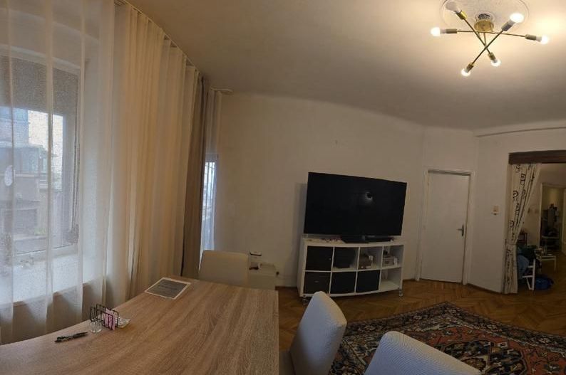 Apartament 5 camere, garaj, 2 boxe subsol, 4/6, bloc interbelic . - Poză 10
