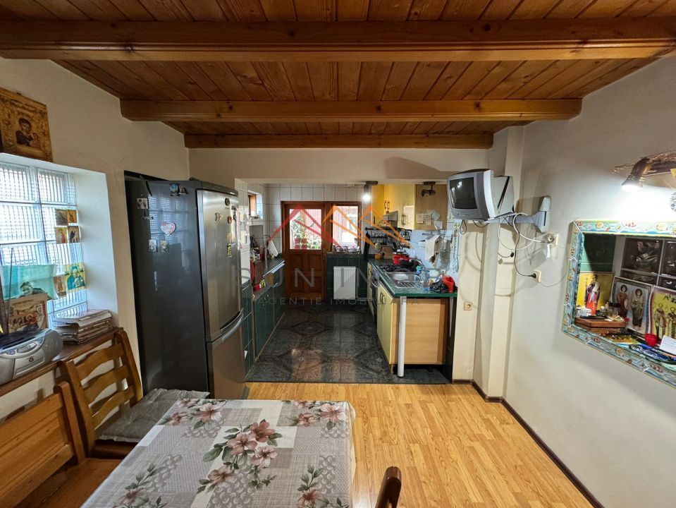 Vila de vanzare, 5 camere, garaj, 383 m2 teren, Campina - Poză 4