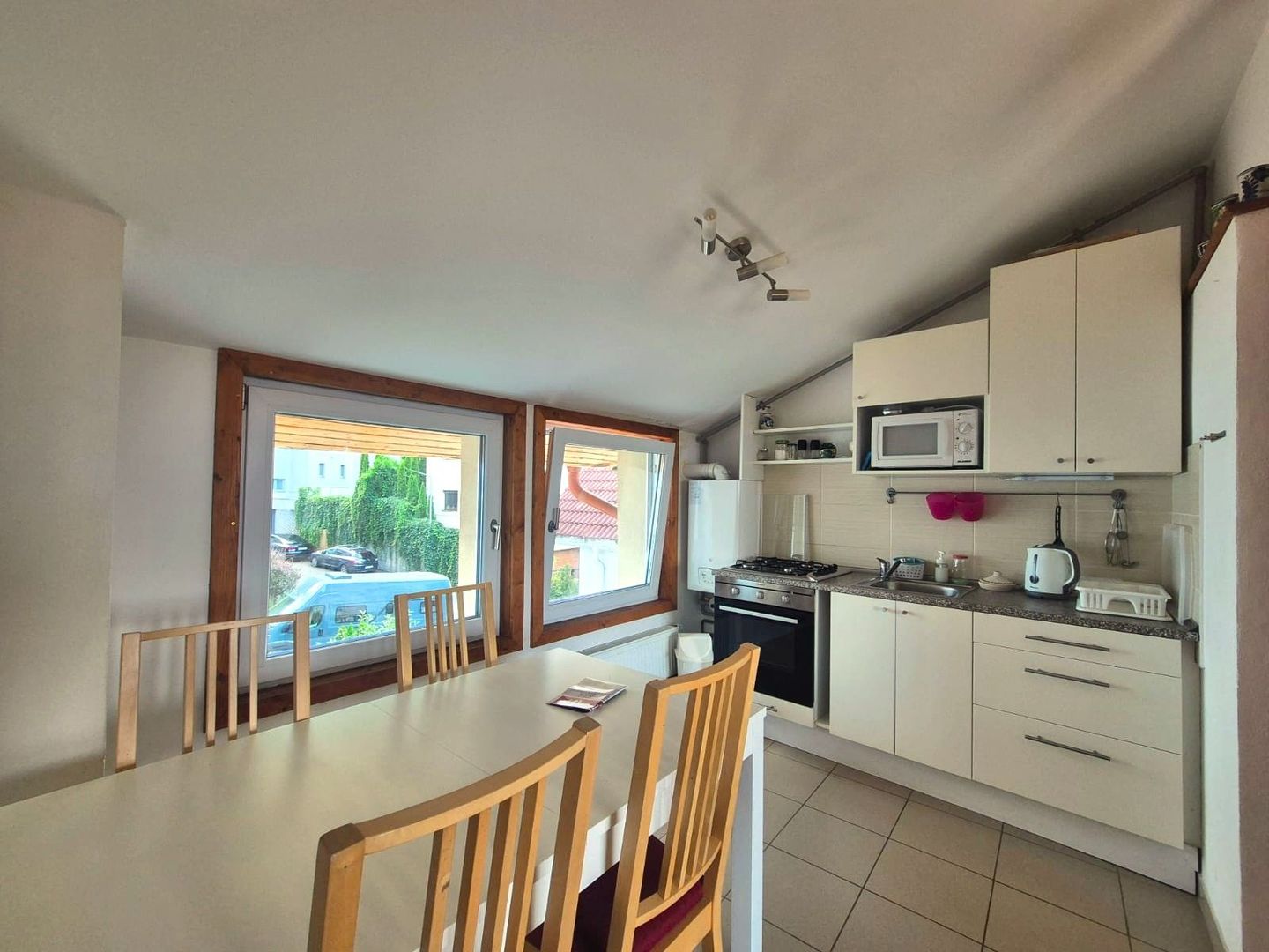 Apartament in casă, într-o zonă exclusivistă, priveliște deosebită. - Poză 10