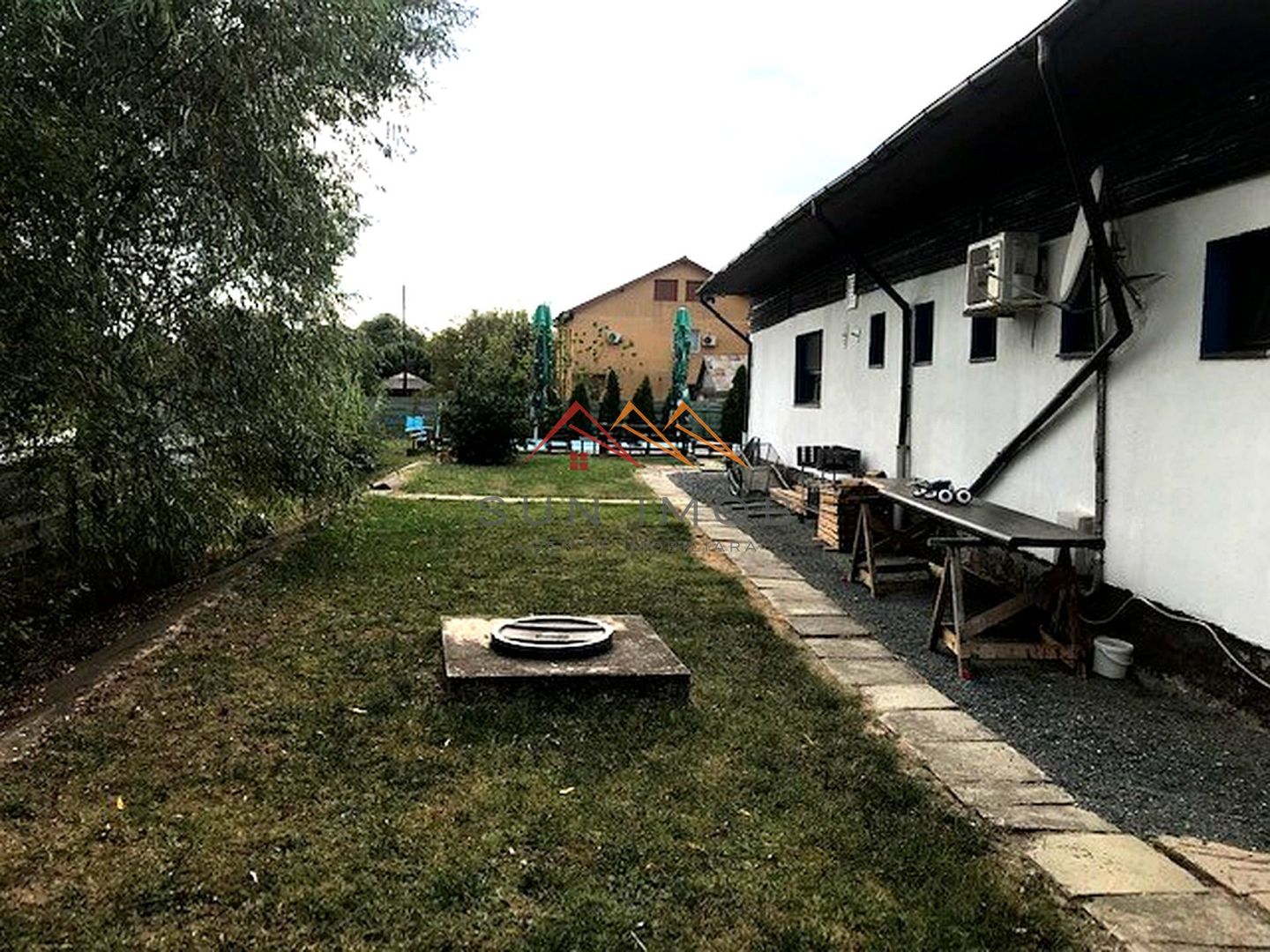 De vanzare pensiune 14 camere, teren 1500 mp, multiple dotari - Poză 3