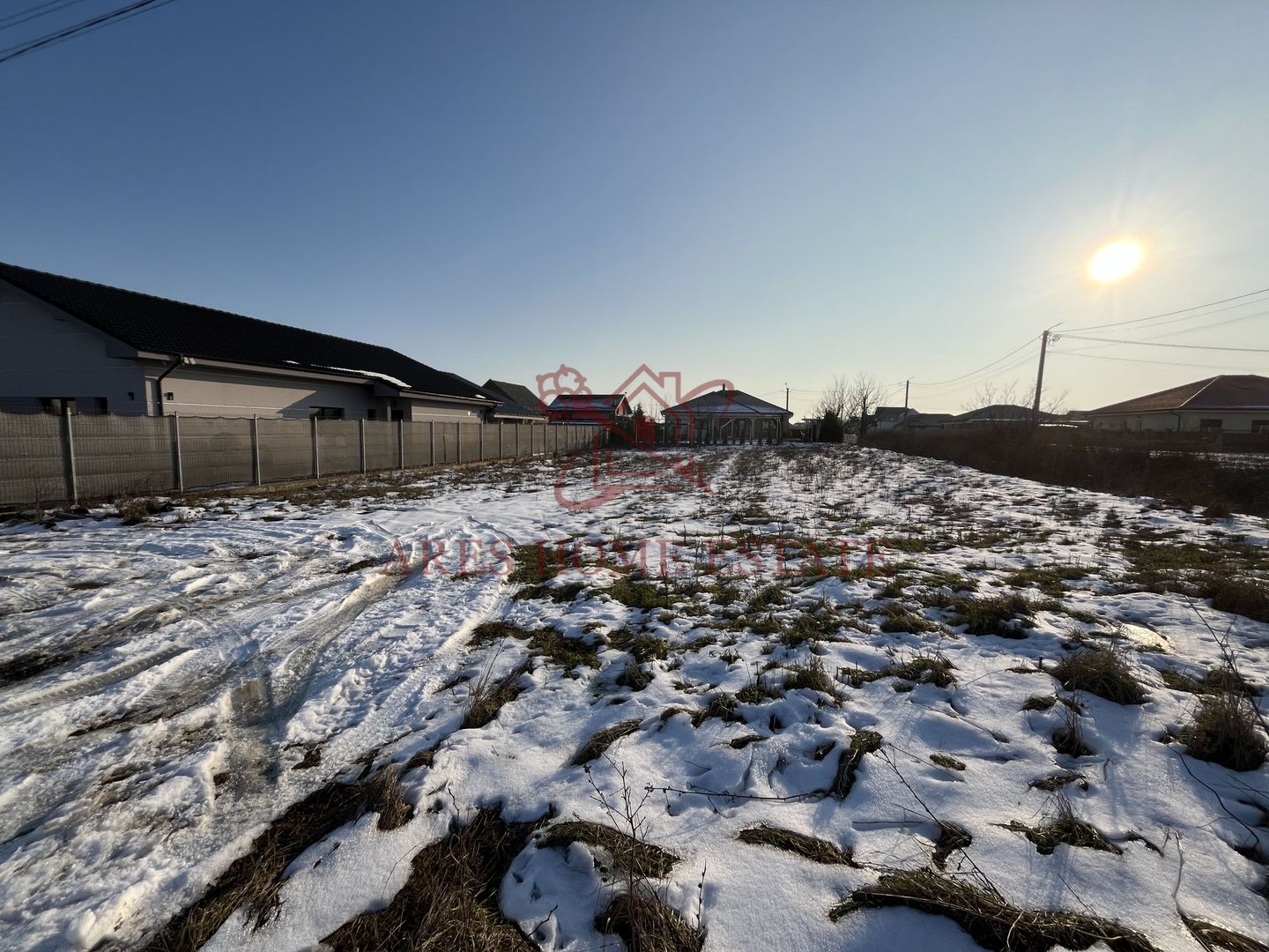 Teren intravilan cu toate utilitățile și front 20 m – Moșnița Veche - Poză 2