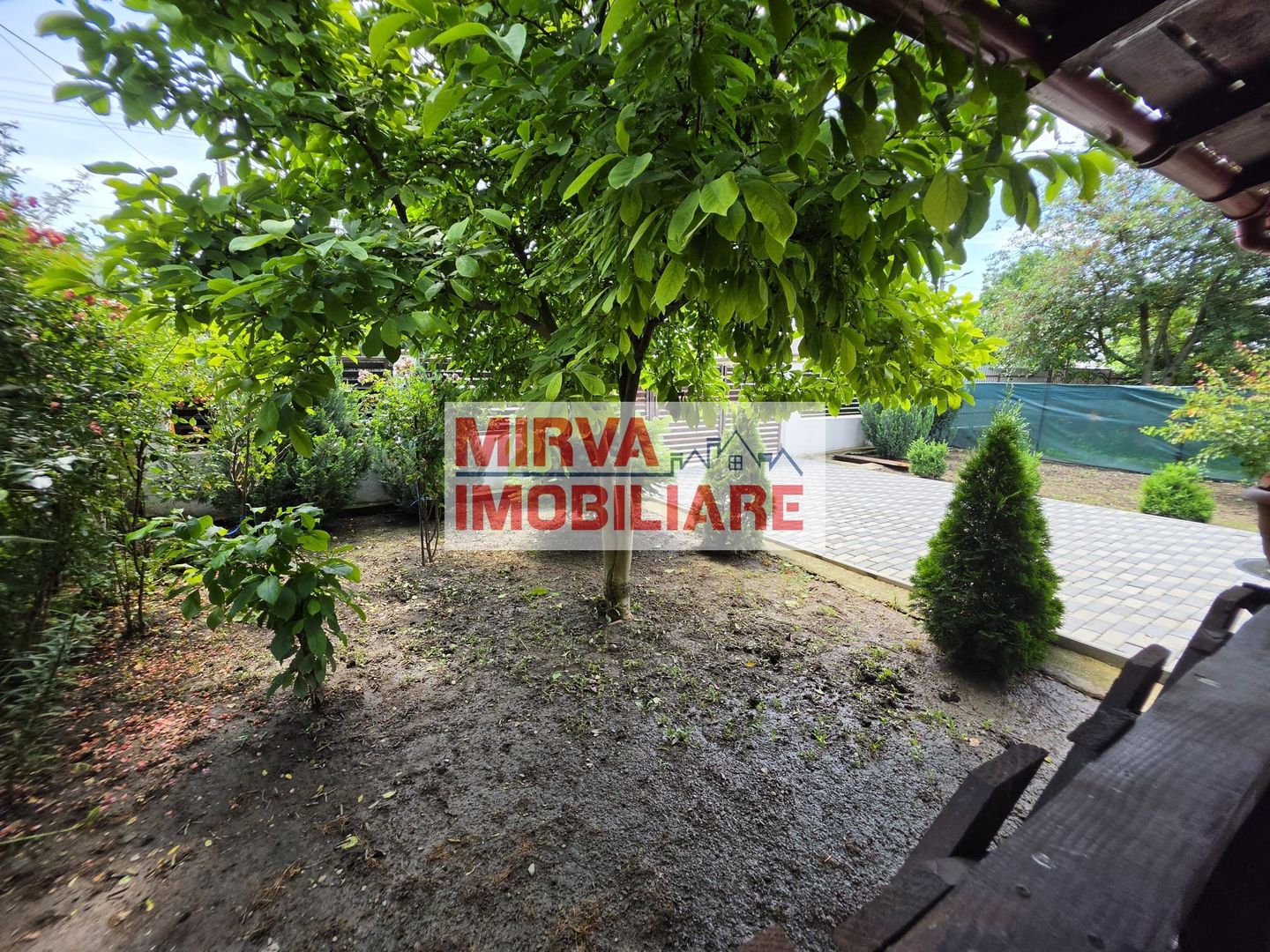 🏡 Casă renovată cu 6 camere, teren 557 mp – Berceni, Prahova - Poză 4