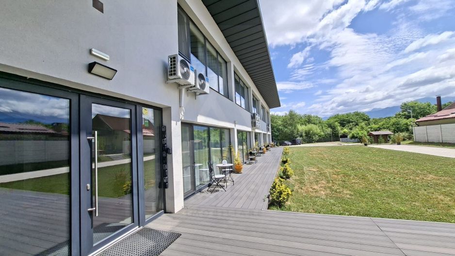 Pensiune 600 mp an 2023 si casa 130 mp teren 4600 mp zona V. Avrigului - Poză 10