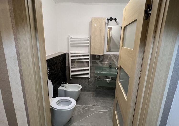 Apartament 2 camere, ultrafinisat, mobilat, utilat. Investitie. - Poză 5