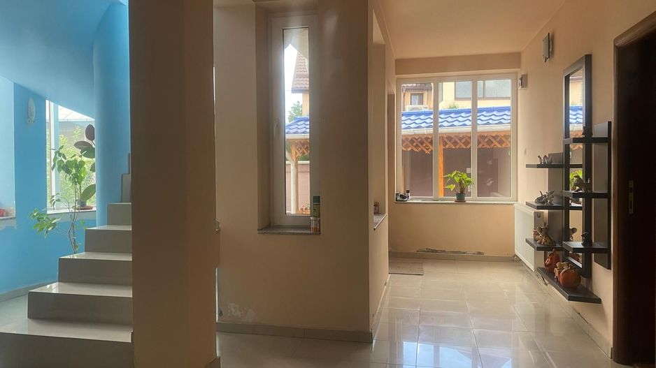 Oportunitate:clinica, birouri etc! Vanzare casa cu 4 camere-Targoviste - Poză 11