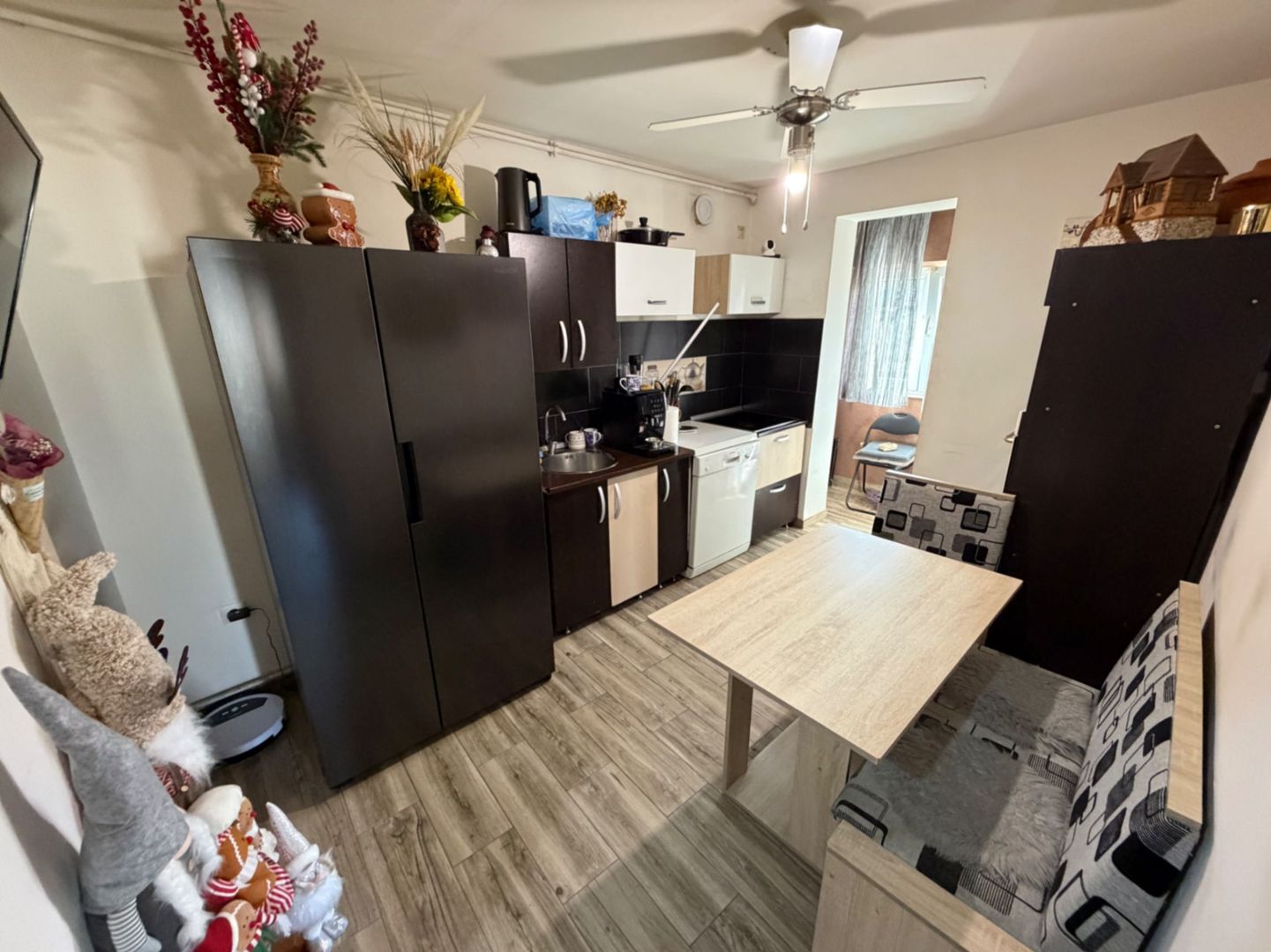 Apartament 3 camere, decomandat  - zona Cetate - Poză 1
