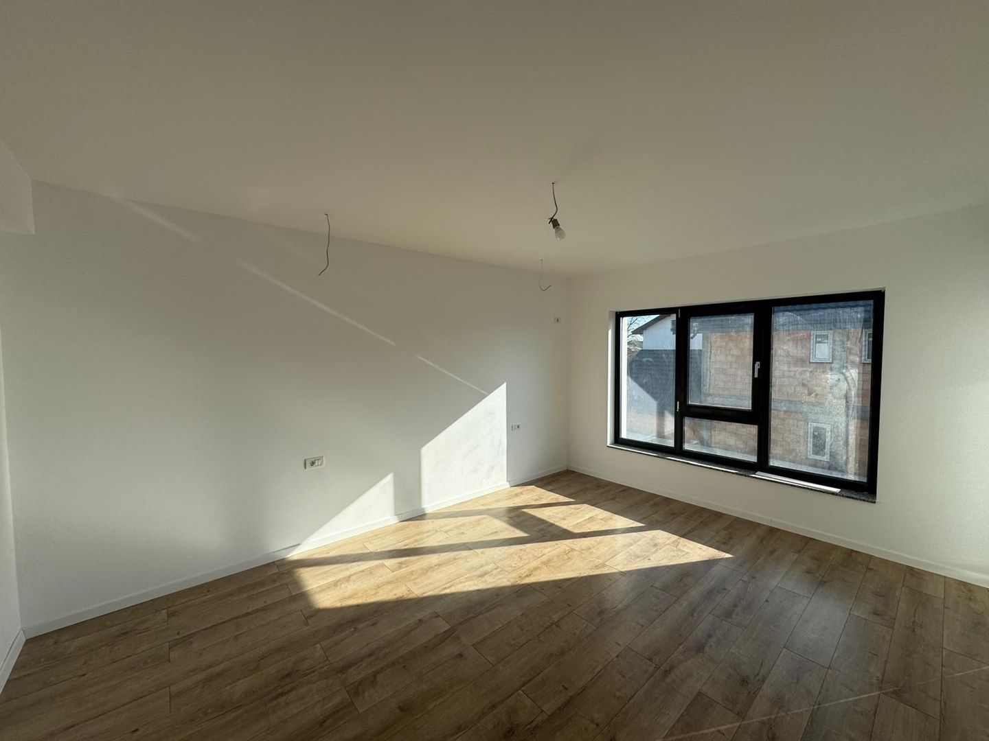 Vila 4 camere I Tunari Centru I Vanzare I Premium - Poză 3