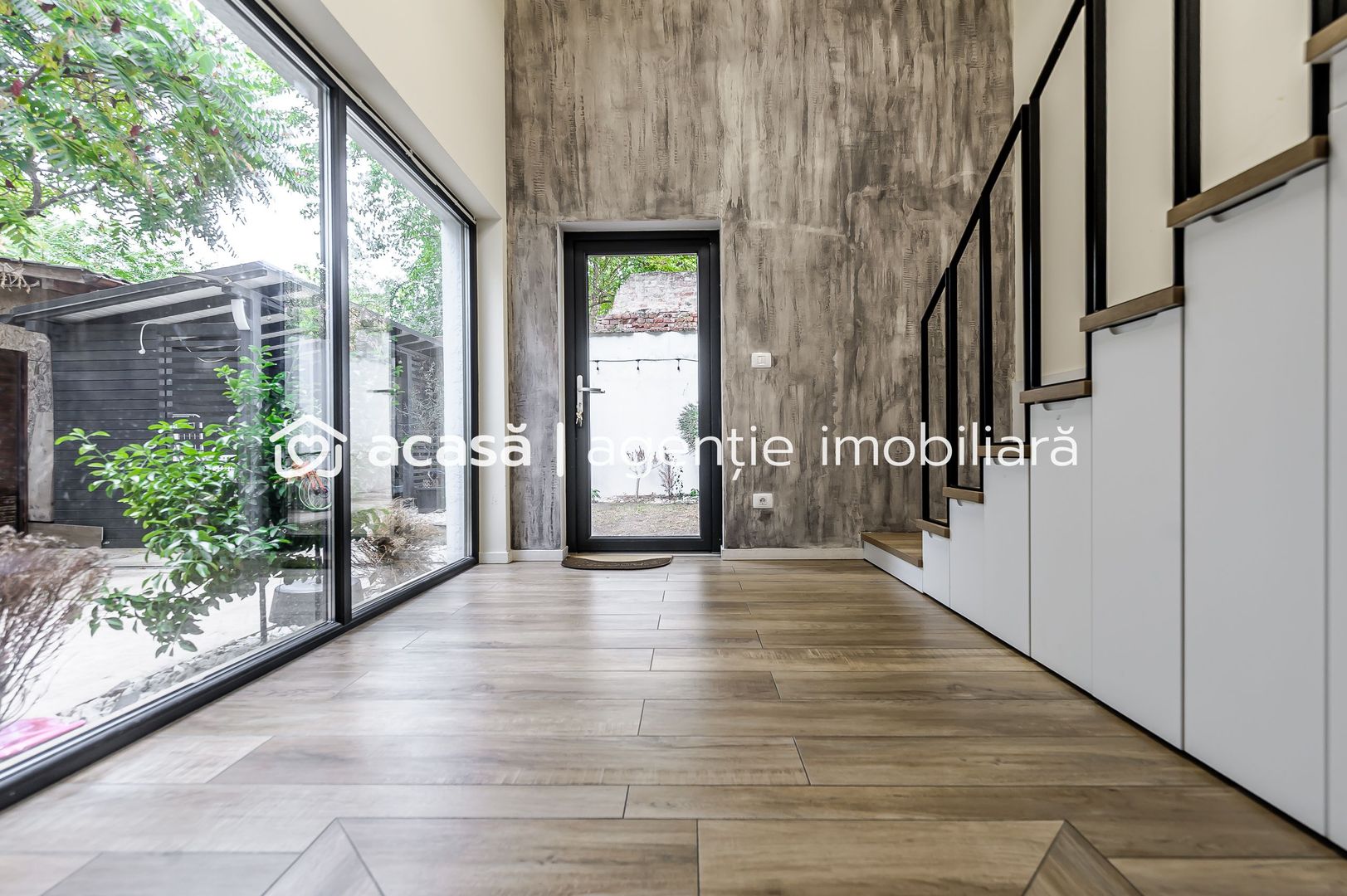 Apartament tip casa, cu gradina proprie, in zona centrala a Aradului - Poză 2