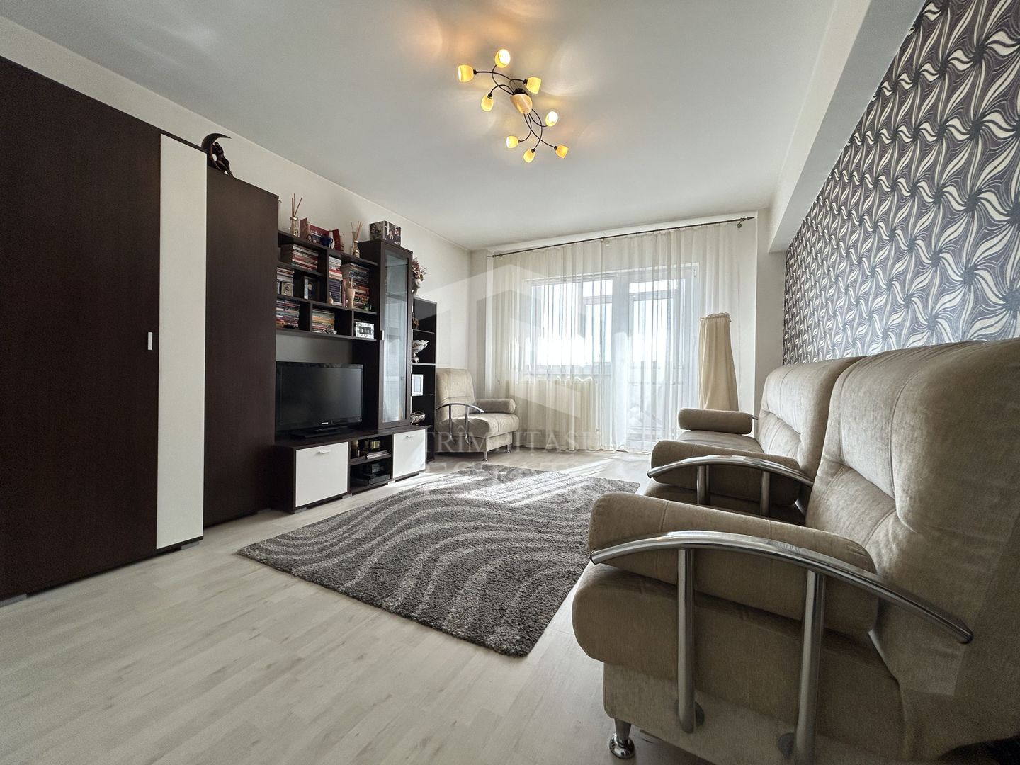 Apartament 4 camere 90 mp loc parcare centrala termica Inel 2 - Poză 1