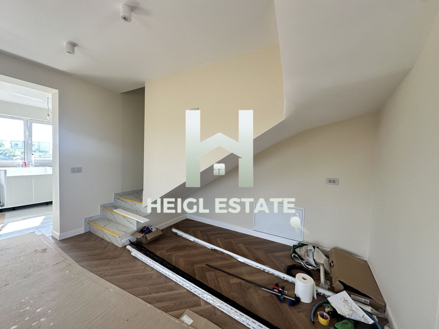 Duplex cu 4 camere separat prin camera tehnica - Poză 5