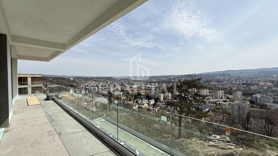 Casă generoasă cu panoramă și 256 mp terasă circulabilă - Poză 21