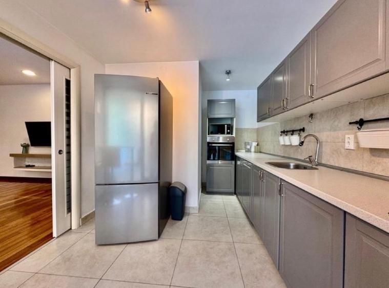 Apartament de 3 camere, mobilat de lux, disponibil imediat pentru inchiriere - Poză 4