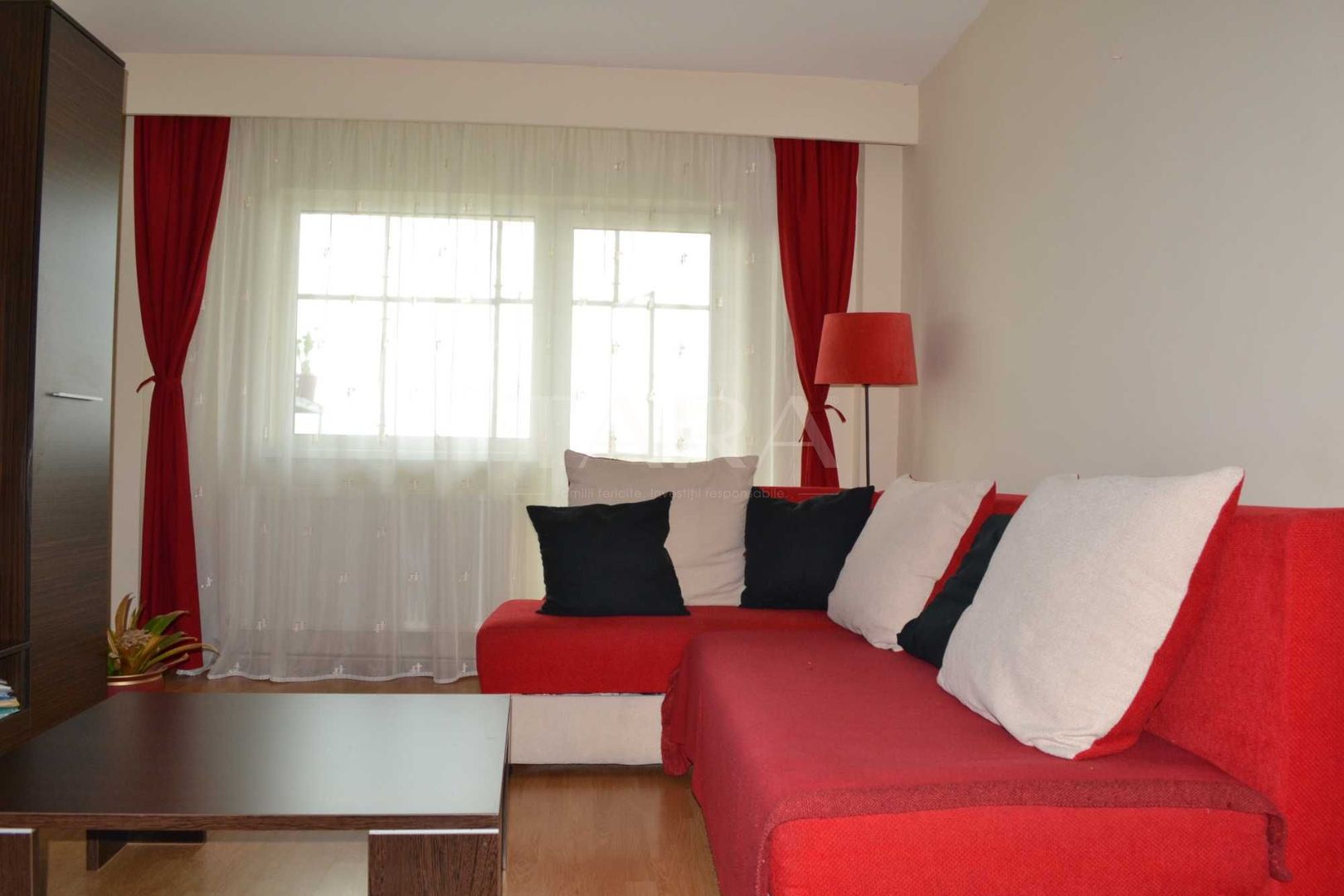 Apartament cu 2 camere decomandate, 2 balcoane, zona Aurel Vlaicu. - Poză 1