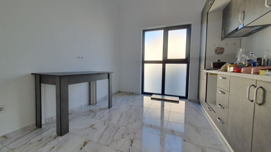 Locuință modernă, 2 camere decomandate, bloc tip vilă, Sânpetru - Poză 2