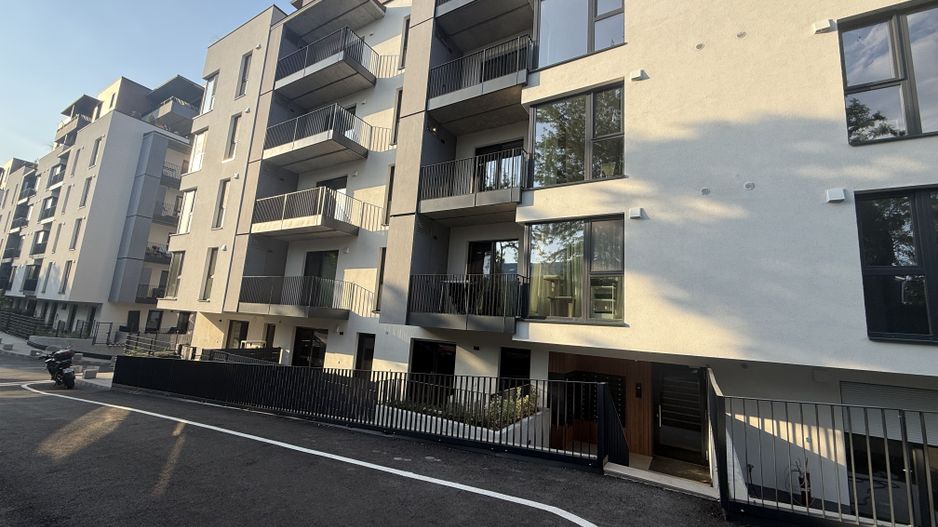 AP. 2 CAMERE- QUARTIER AZUGA, PARCARE SUBTERANA, CENTRALA, BLOC NOU - Poză 9