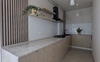 Apartament cu 3 camere, decomandat, tip Penthouse. - Poză 2