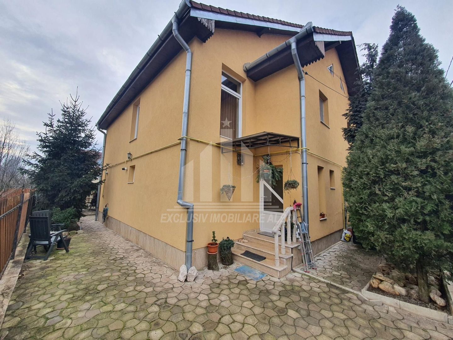 Casa tip duplex de vanzare, Cetate - Poză 1