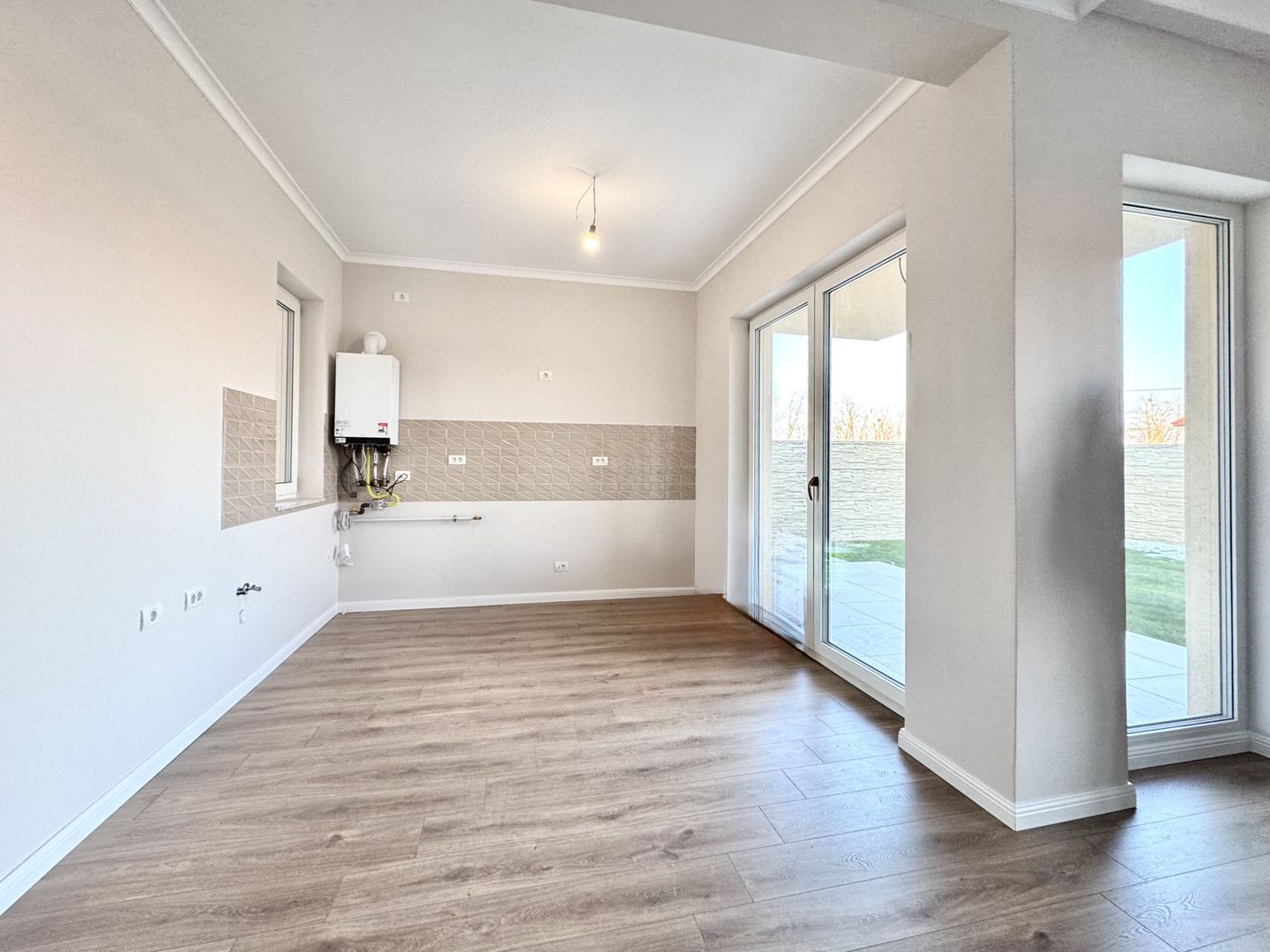 Duplex modern cu grădină, la intrare în Moșnița Nouă - Poză 7