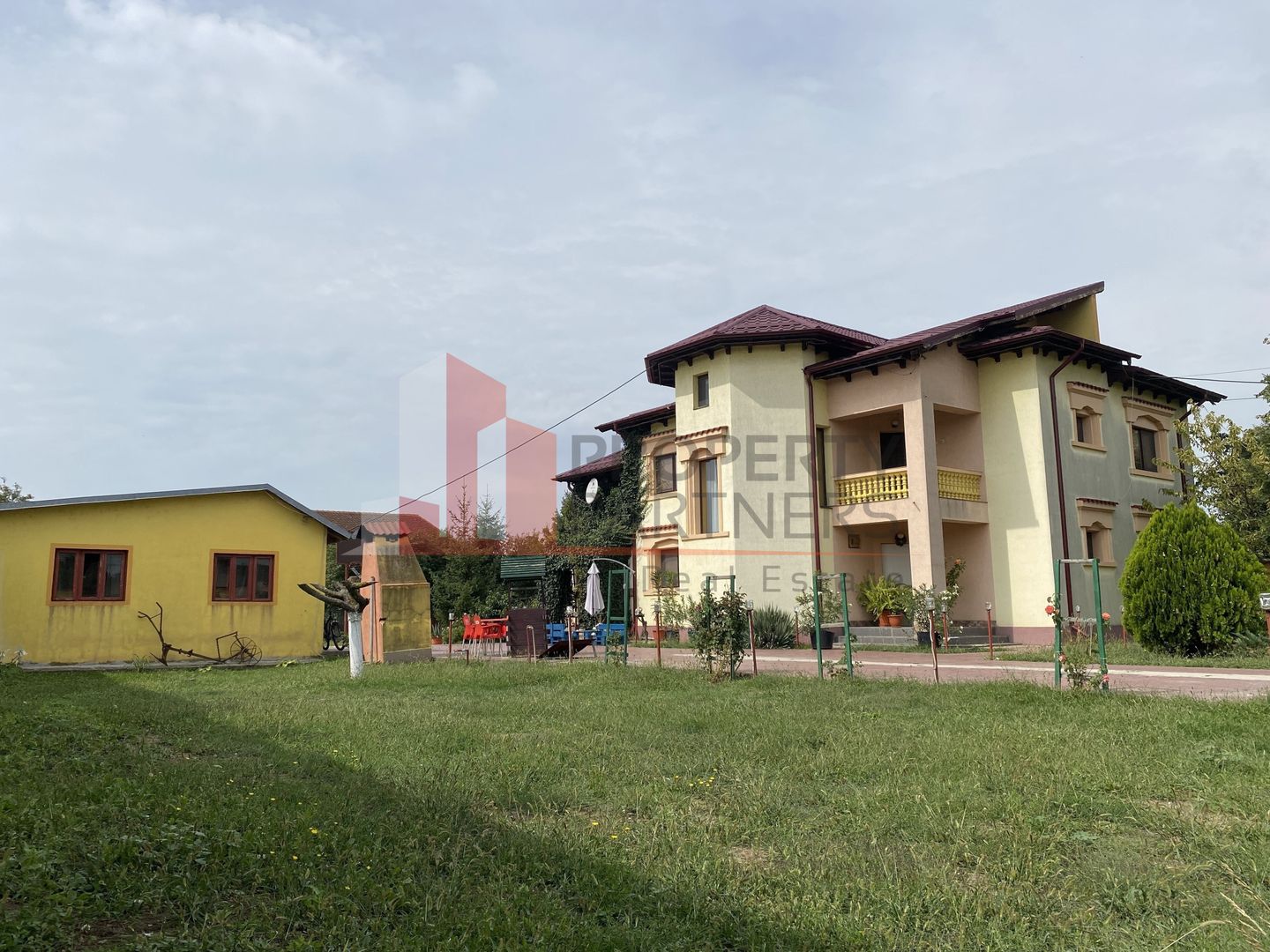 Casa Sabareni , rezidential/gadinita. - Poză 1