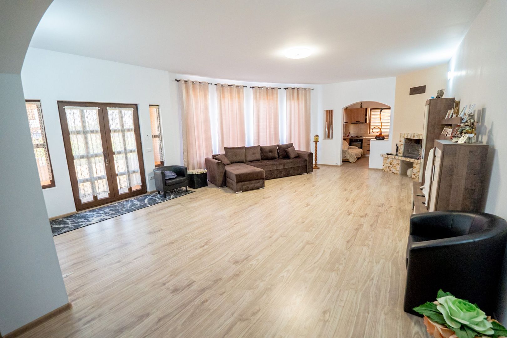 Casă de vânzare Furceni – 7 camere, teren 8.000 m - Poză 2