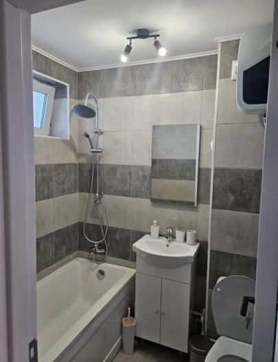 APARTAMENT RENOVAT SI MOBILAT ZONA PAJURA - Poză 8