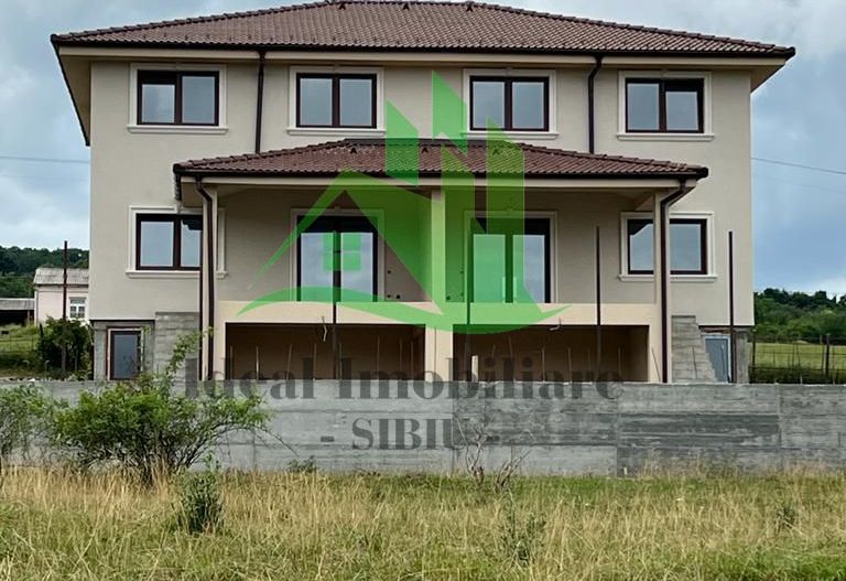Casa Tip Duplex cu 4 camere si 366 mp teren, in Cisandie - Poză 9