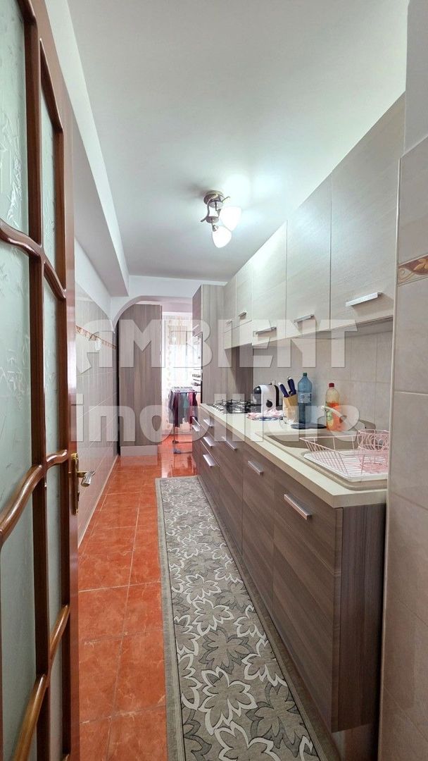 Apartament cu 3 camere, mobilat si utilat, etaj 1, zona Centru; - Poză 3