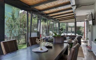 Vilă renovată P+1+M  | Foișor vitrat, grădină și jacuzzi - Poză 6