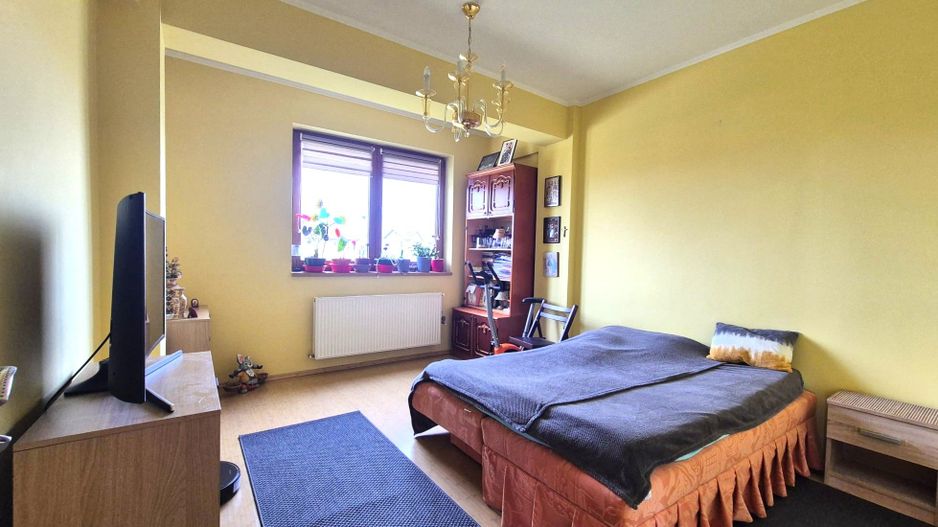 Tractoru, zonă liniștită de case, apartament spațios 3 camere cu garaj - Poză 14