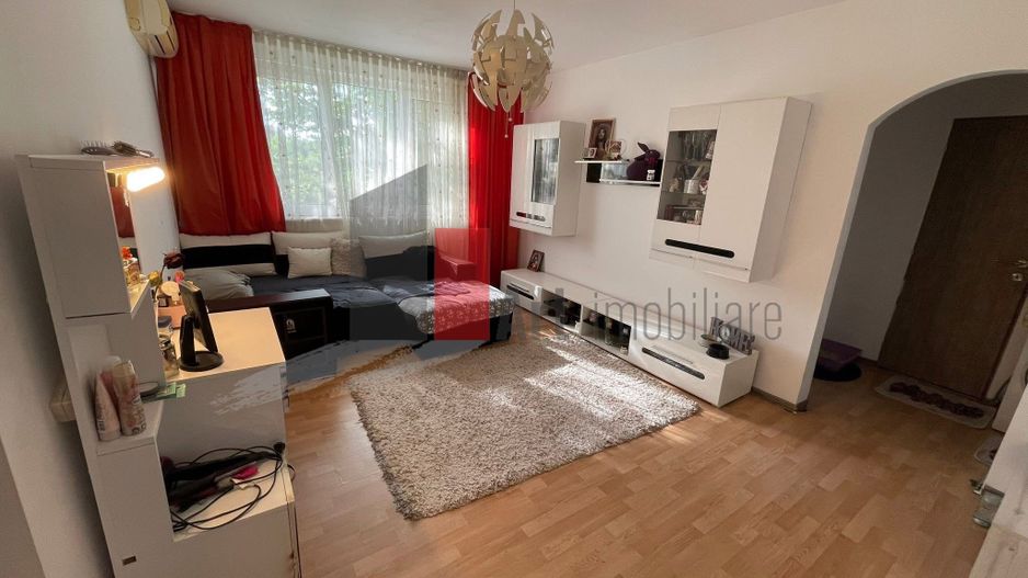 Apartament cu 3 camere în Zona 1Decembrie - Poză 2