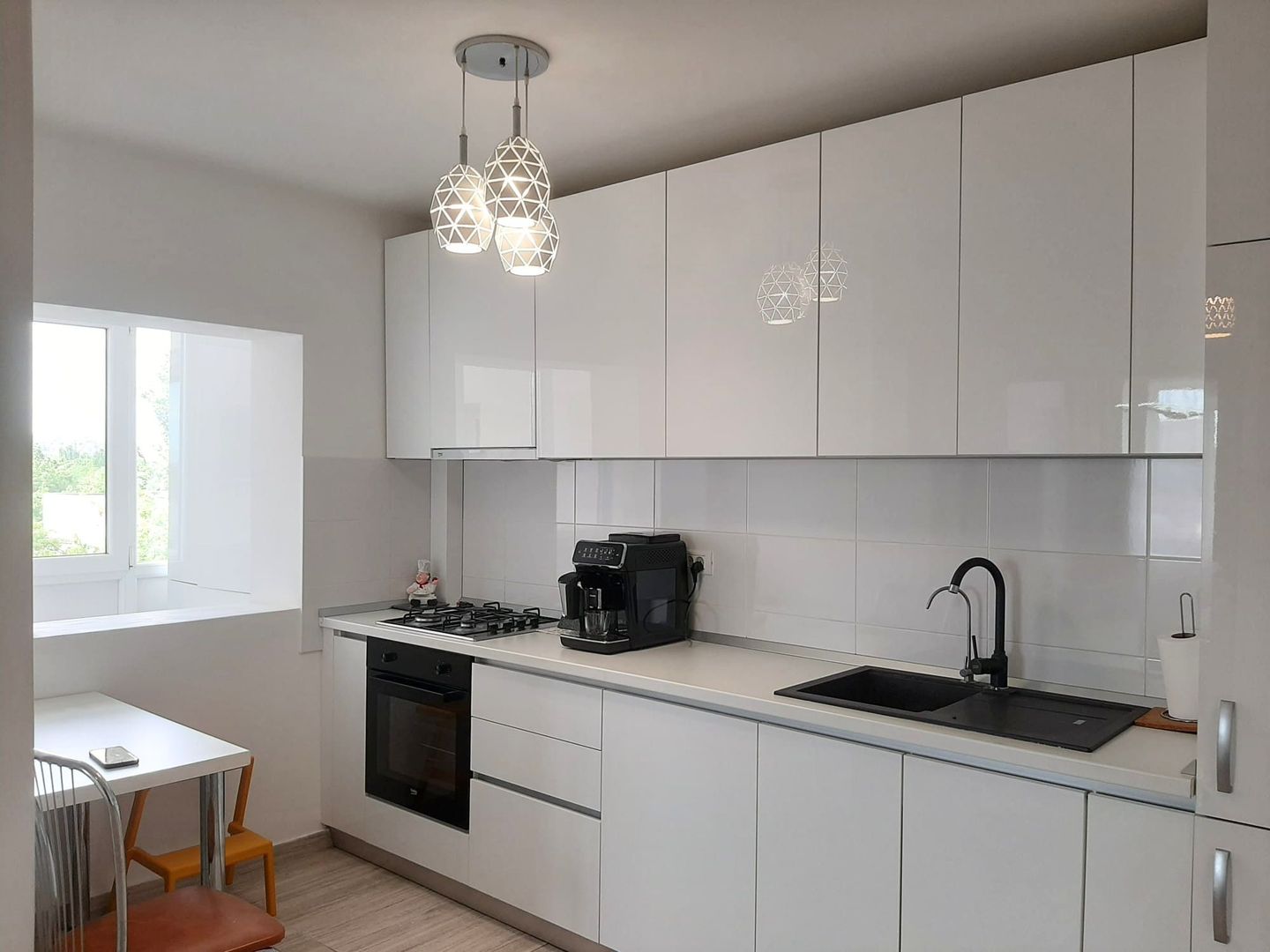 APARTAMENT CARE ÎȚI DĂ SENZAȚIA DE ACASĂ DIN PRIMA SECUNDĂ - Poză 9
