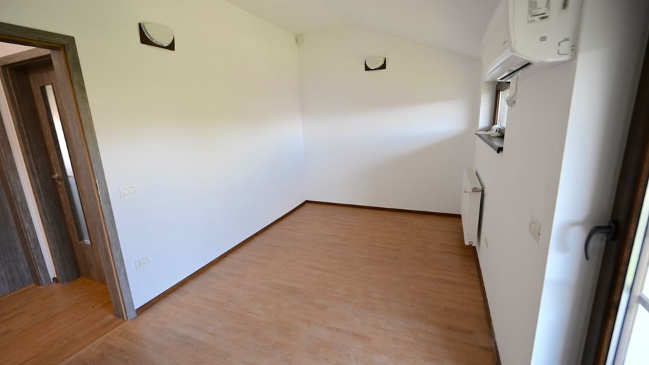 Casă / Vilă cu 4 camere de închiriat în zona Aradului - Poză 6